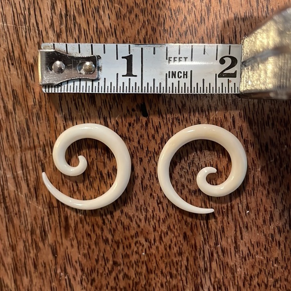 Bone Spiral Earring or Jewelry 8.5g (3.175mm) - Picture 2 of 3